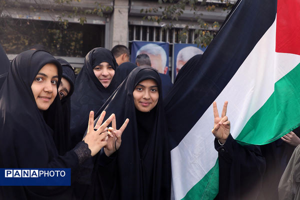 حضور وزیر آموزش و پرورش در راهپیمایی 13 آبان