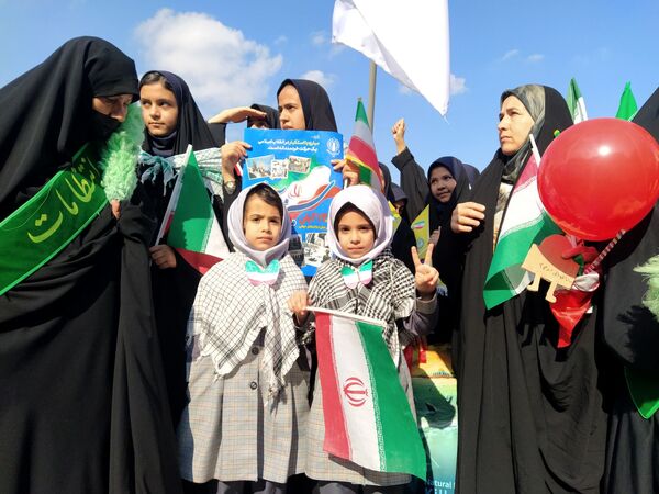  راهپیمایی  روز دانش آموز در مشهد با قلب هایی از جنس عزای حضرت فاطمه (س)