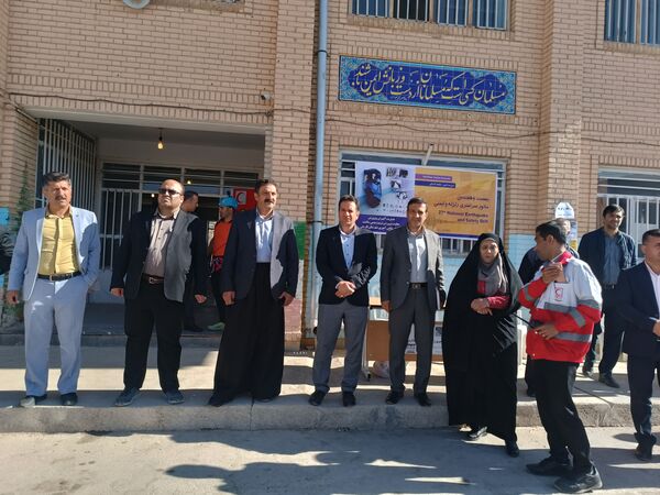 هنرستان کار و دانش رهبری میزبان مانور نمادین زلزله شد