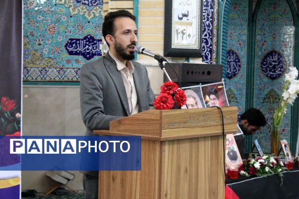 محفل انس با قرآن با حضور دانش‌آموزان سمنانی