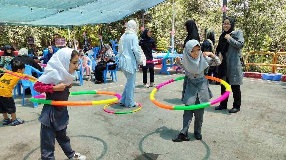 اردوی مادر دختری دانش‌آموزان ناحیه یک مشهد به‌مناسبت روز خانواده