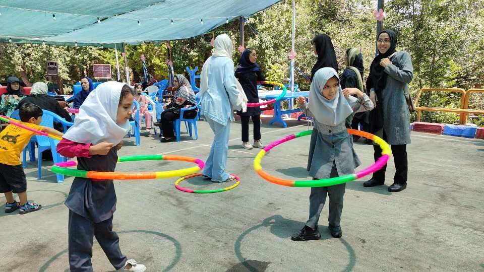 اردوی مادر دختری دانش‌آموزان ناحیه یک مشهد به‌مناسبت روز خانواده