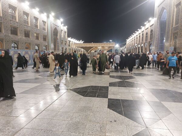 شکوه و سرور در بارگاه منور رضوی در شب ولادت پیامبر اعظم(ص)