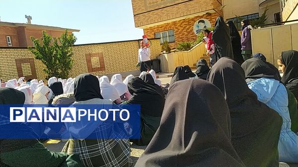 مراسم گرامیداشت هفته پدافند غیرعامل در دبیرستان سردار شهید سلیمانی فیروزکوه