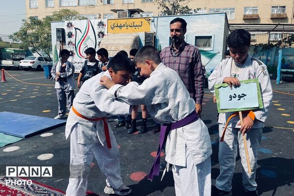 هنرنمایی دانش‌آموزان مدارس شهرری در افتتاحیه المپیاد ورزشی درون مدرسه‌ای 