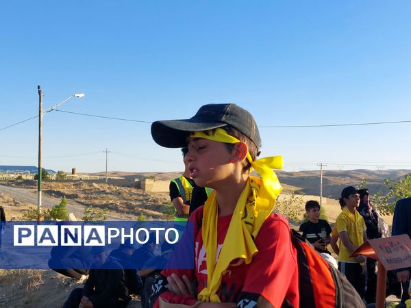 مراسم استقبال از کاروان زائرین پیاده دانش‌آموزی در مشهد