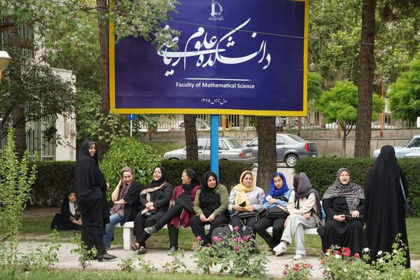 غوغای دانشگاه فردوسی مشهد در روز کنکور ۱۴۰۴