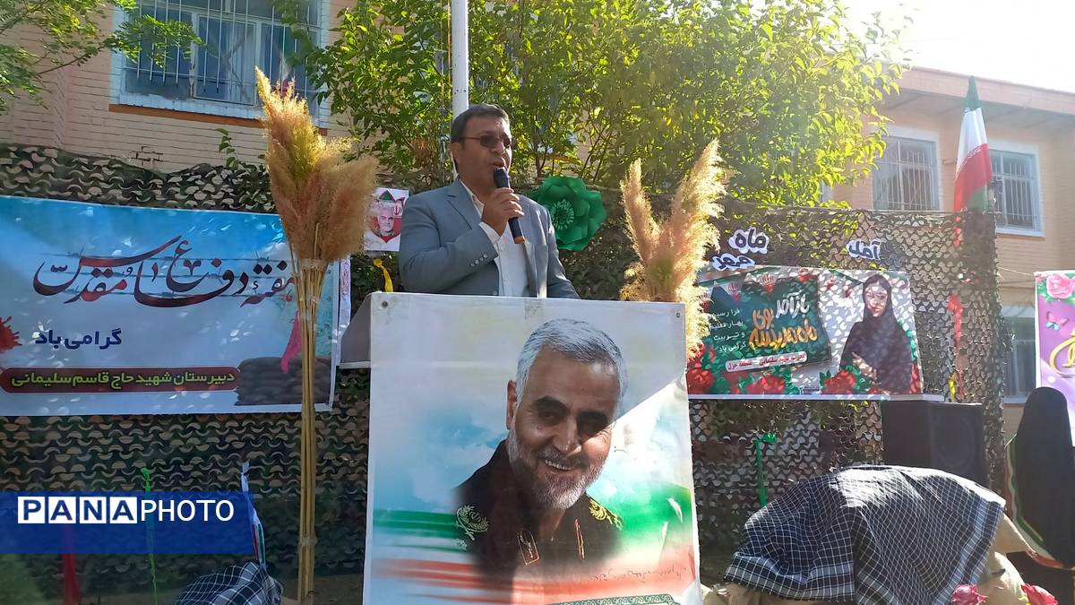 نواخته شدن زنگ مهر و مقاومت در دبیرستان شهید سلیمانی فیروزان با حضور مسئولان استانی و منطقه‌ای