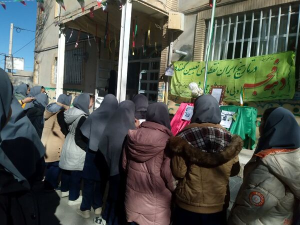 آیین نواختن زنگ انقلاب در آموزشگاه نمونه دولتی فدک فاروج