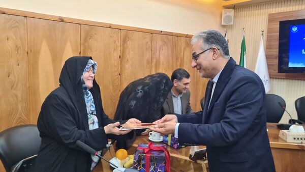 مراسم تجلیل از خانواده‌های شهدا در آموزش و پرورش گلستان