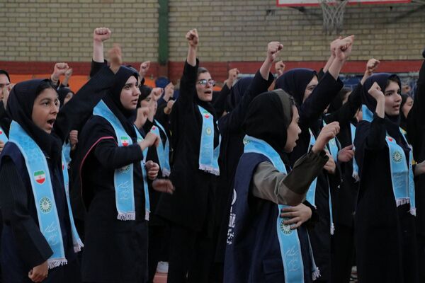 همایش «یاوران انقلاب» در بهارستان‌دو
