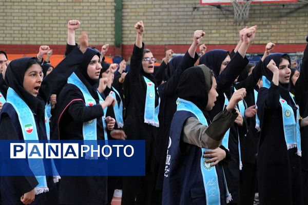 همایش «یاوران انقلاب» در بهارستان‌دو