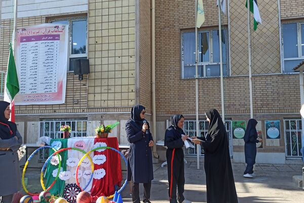روز شاد و به یاد ماندنی با برنامه‌های ورزشی در مدرسه