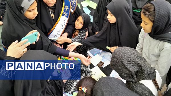 تجمع دانش‌آموزان شهرستان اسفراین در مراسم یادبود شهدای خدمت