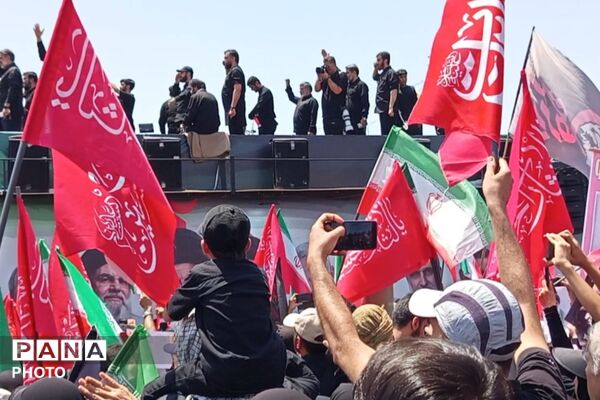 حماسه حضور مردم ایران در مراسم تشییع رهبر شهید