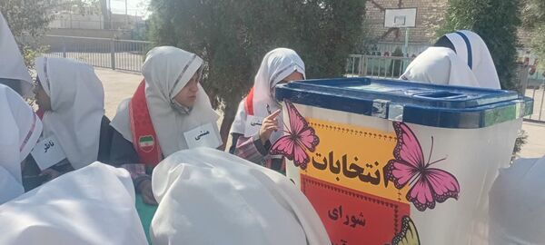 انتخابات شورای دانش‌آموزی در دبستان شهید عامل هوشمند زارچ 