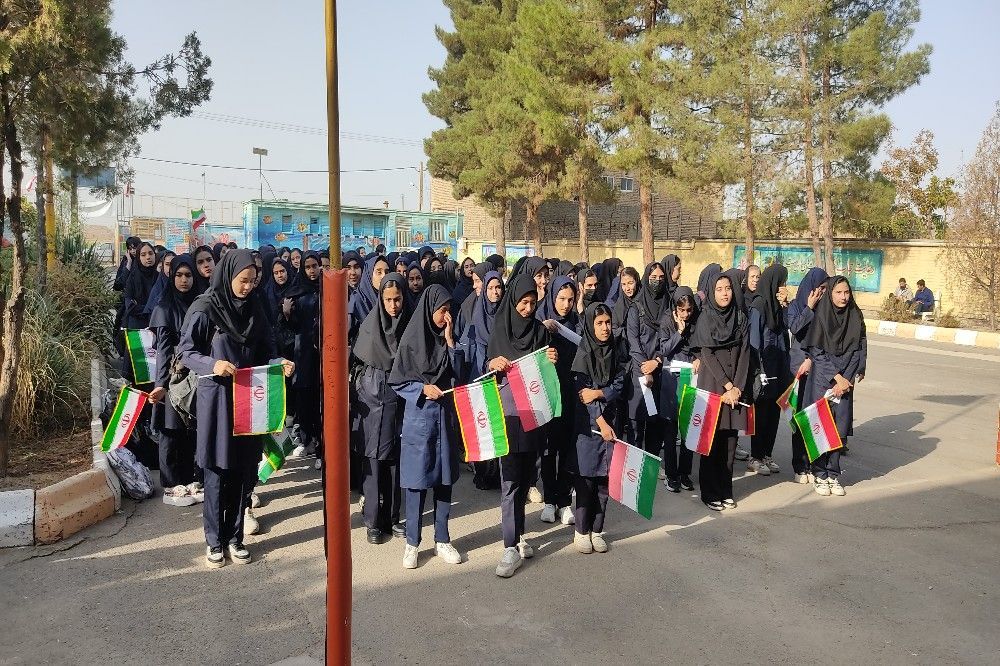 آغاز سال تحصیلی جدید و گرامیداشت هفته دفاع مقدس در دبیرستان شهید مجید دهنوی نیشابور