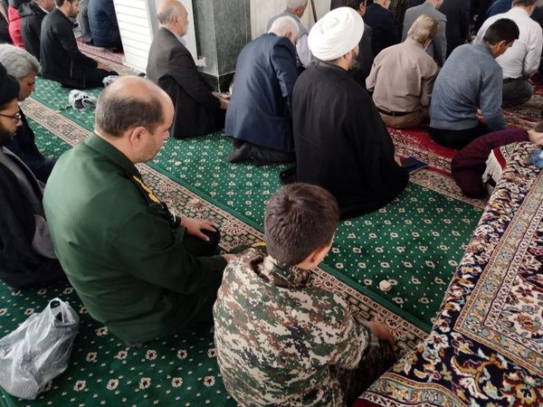 نشست شهردار کاشمر با تشکل های دانش‌آموزی دبیرستان نمونه آیت الله خامنه‌ای کاشمر