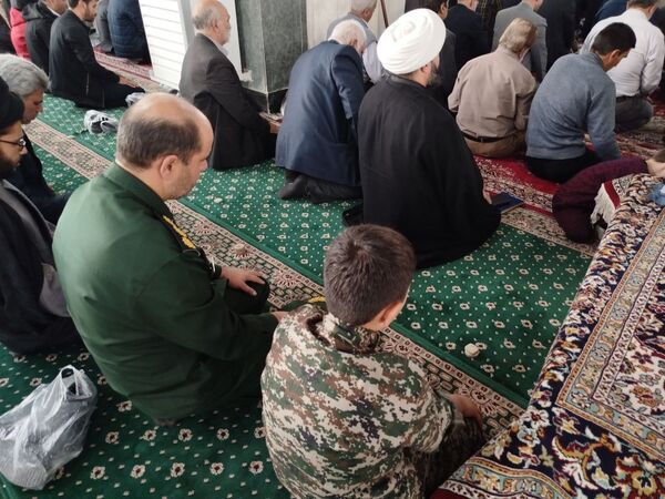 نشست شهردار کاشمر با تشکل های دانش‌آموزی دبیرستان نمونه آیت الله خامنه‌ای کاشمر