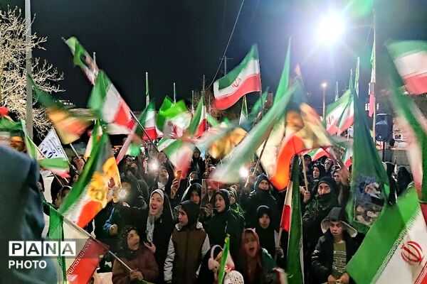 حضور در تجمعات خیابانی یعنی هیات من الذله در برابر دشمن زورگو و دروغگو
