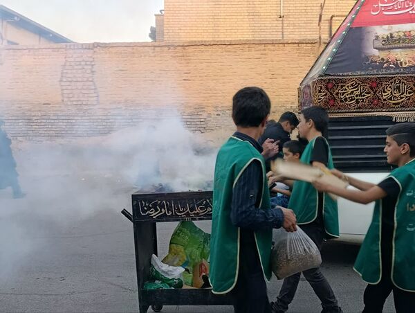 اجتماع بزرگ نوجوانان حسینی در دسته عزای احلی من العسل در کاشان