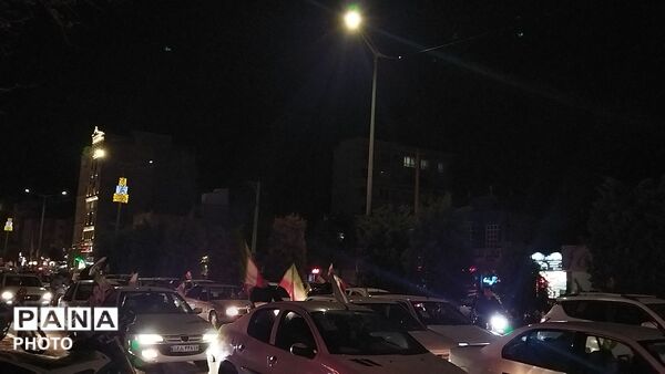 پرچم های ایران بر فراز بلوار فضل نیشابور قرار گرفت 