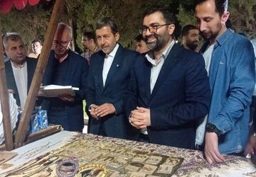 بازدید استاندار اصفهان از نمایشگاه گذر صنایع دستی 