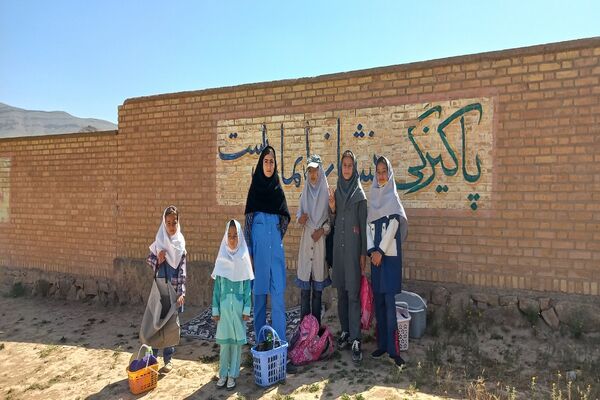 برگزاری اردوی درون مدرسه‌ای در مدرسه شهید معتمدی گزکوه