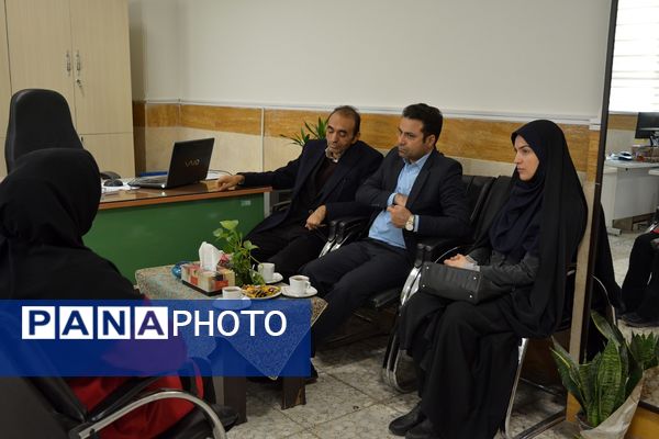 برای اولین‌بار برگزاری کافه ۵۷ در دبیرستان‌ نمونه دولتی ولایت بهارستان‌دو