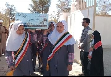 برگزاری مراسم لاله‌های روشن به همراه استقبال از شهید گمنام در دبستان ۱۵ خرداد زارچ