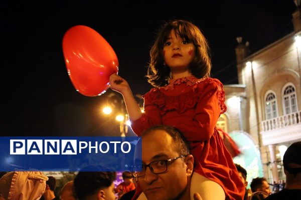 شادی مردم ارومیه از قهرمانی تیم فوتبال تراکتور