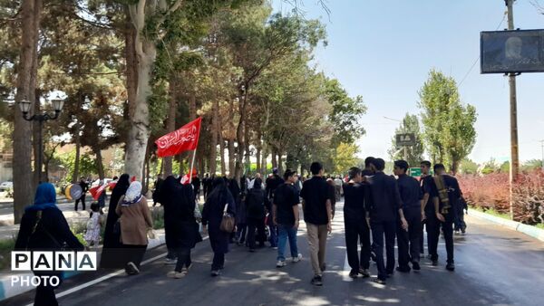 عاشقان حسینی ( ع) به یاد پیاده روی اربعین در نیشابور پیاده روی کردند-۳