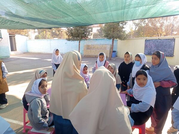 بازارچه کتاب در دبستان سمیه