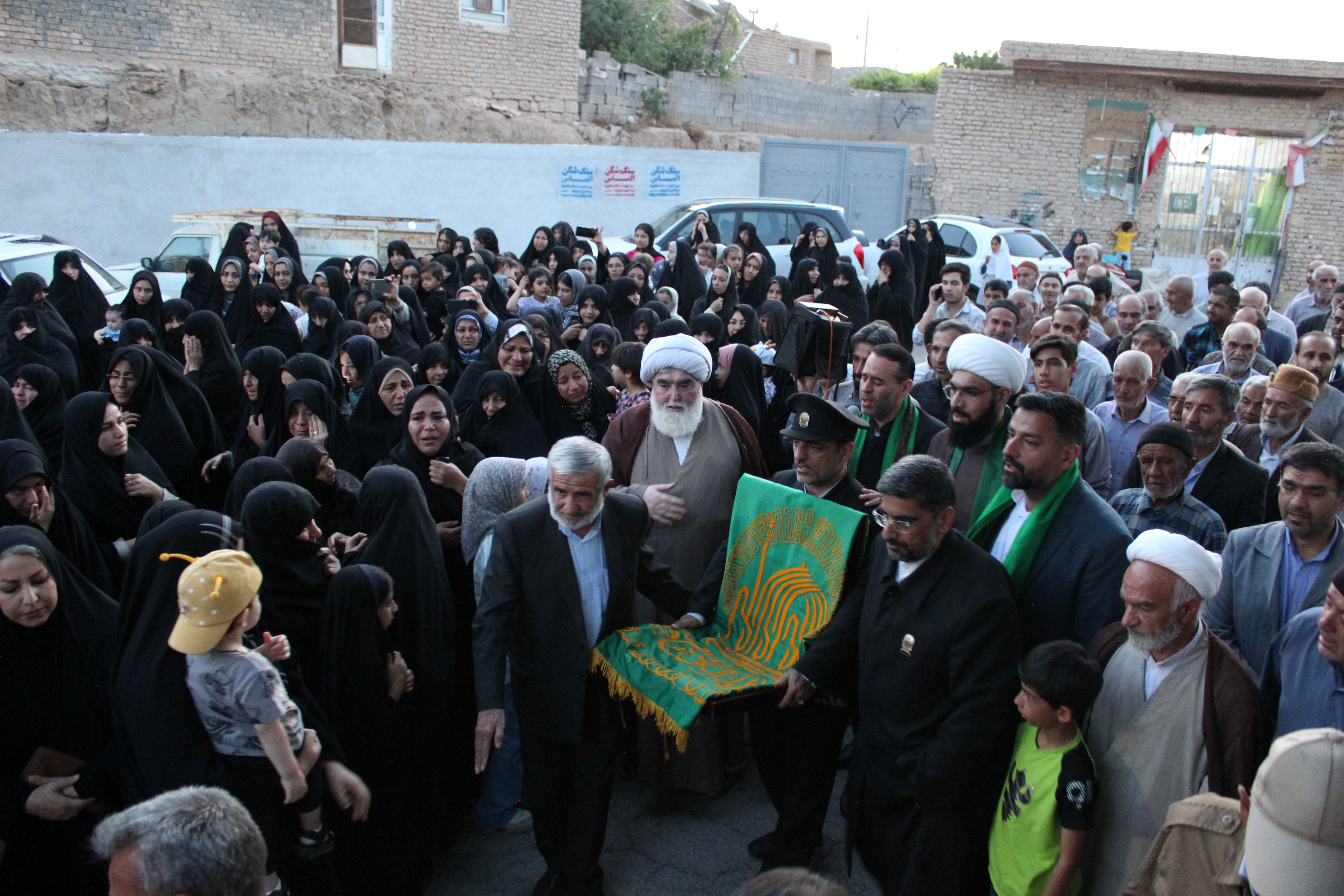 حضور کاروان آستان خورشید در شهر درق