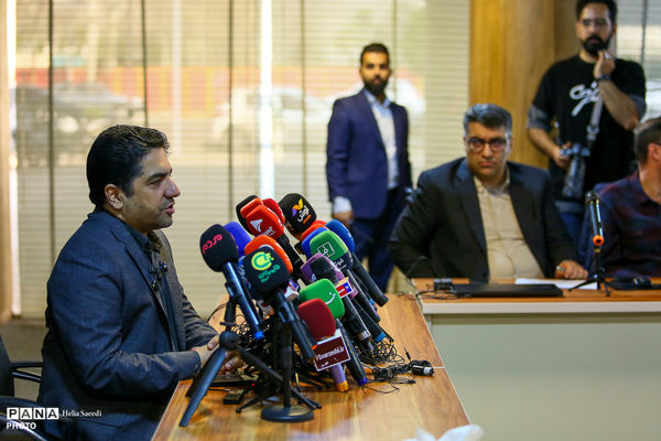 بازدید خبرنگاران از روند بازسازی و تعمیرات ورزشگاه آزادی 