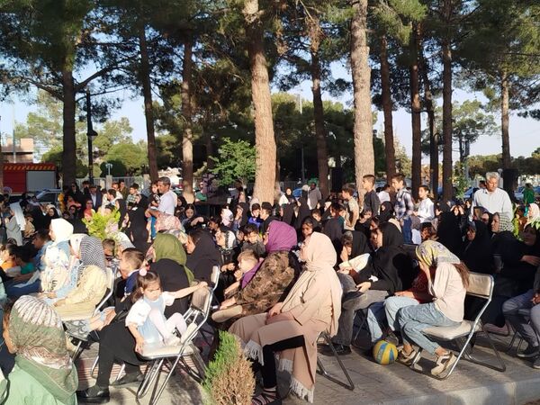 قدم هایی به عشق معلمان