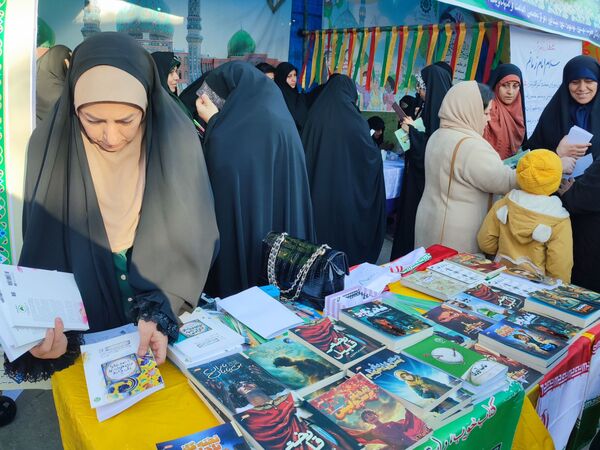 قاب پانا میزبان ساعات اولیه جشن بزرگ خیابانی در نیشابور 
