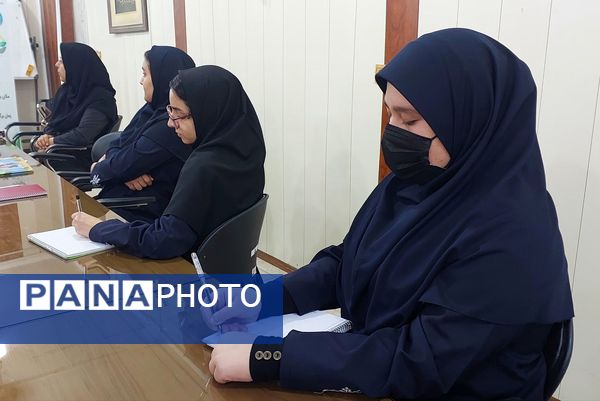 کارگاه آموزشی پیشگیری از آسیب‌های اجتماعی در دبیرستان دستغیب ناحیه 3 شیراز