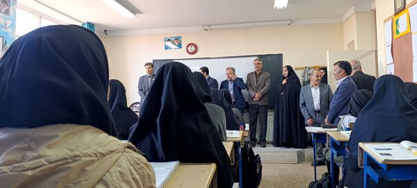 بازدید مدیرکل امور شاهد وزارت آموزش و پرورش از دبیرستان شاهد زینبه
