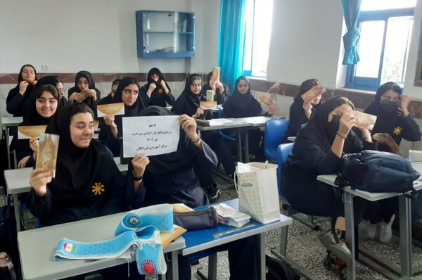 جشن عاطفه‌ها در دبیرستان فرزانگان قائمشهر