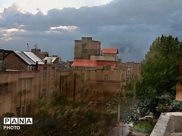 ‌‌باران رحمت الهی،باران بهاری و تماشایی باز هم مهمان شهر نیشابور شد