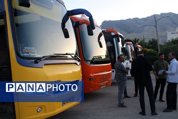 شور و شعور زائران در راه مرقد نورانی امام خمینی (ره)