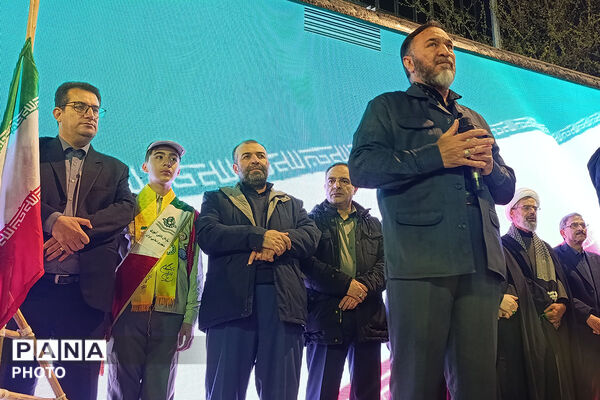  حضور فرهنگیان و دانش‌آموزان به‌مناسبت 12 فروردین ماه روز جمهوری اسلامی ایران 