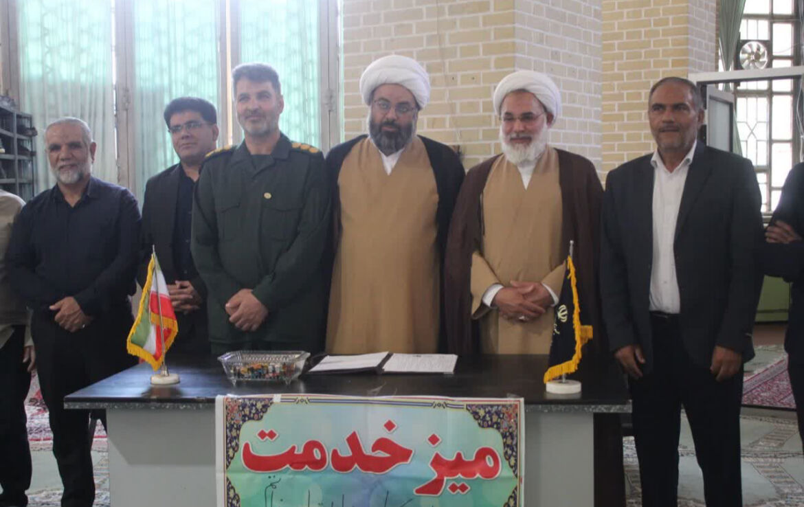 برپایی میز خدمت اداره تعاون، کار و رفاه اجتماعی در نماز جمعه شهرستان خاتم