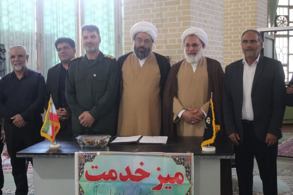 برپایی میز خدمت اداره تعاون، کار و رفاه اجتماعی در نماز جمعه شهرستان خاتم