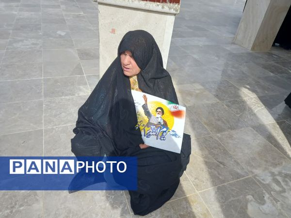 جلوه‌ای از همراهی اقشار مختلف مردم در راهپیمایی سالروز انقلاب بختگان