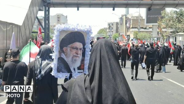 تهران در قاب بدرقه؛ روایت دانش‌آموزان از وداعی که در تاریخ ماند