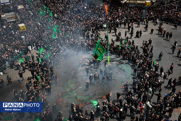 خیمه‌سوزان ظهر عاشورا در چهارراه گلوبندک تهران