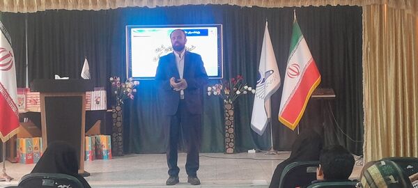 تجلیل از دانش‌آموزان منتخب جشنواره علمی - پژوهشی ناحیه یک کرج
