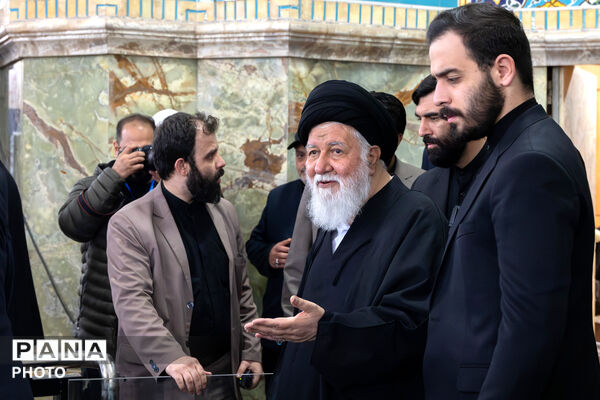 اقامه نماز عید فطر در حرم مطهر رضوی-۱
